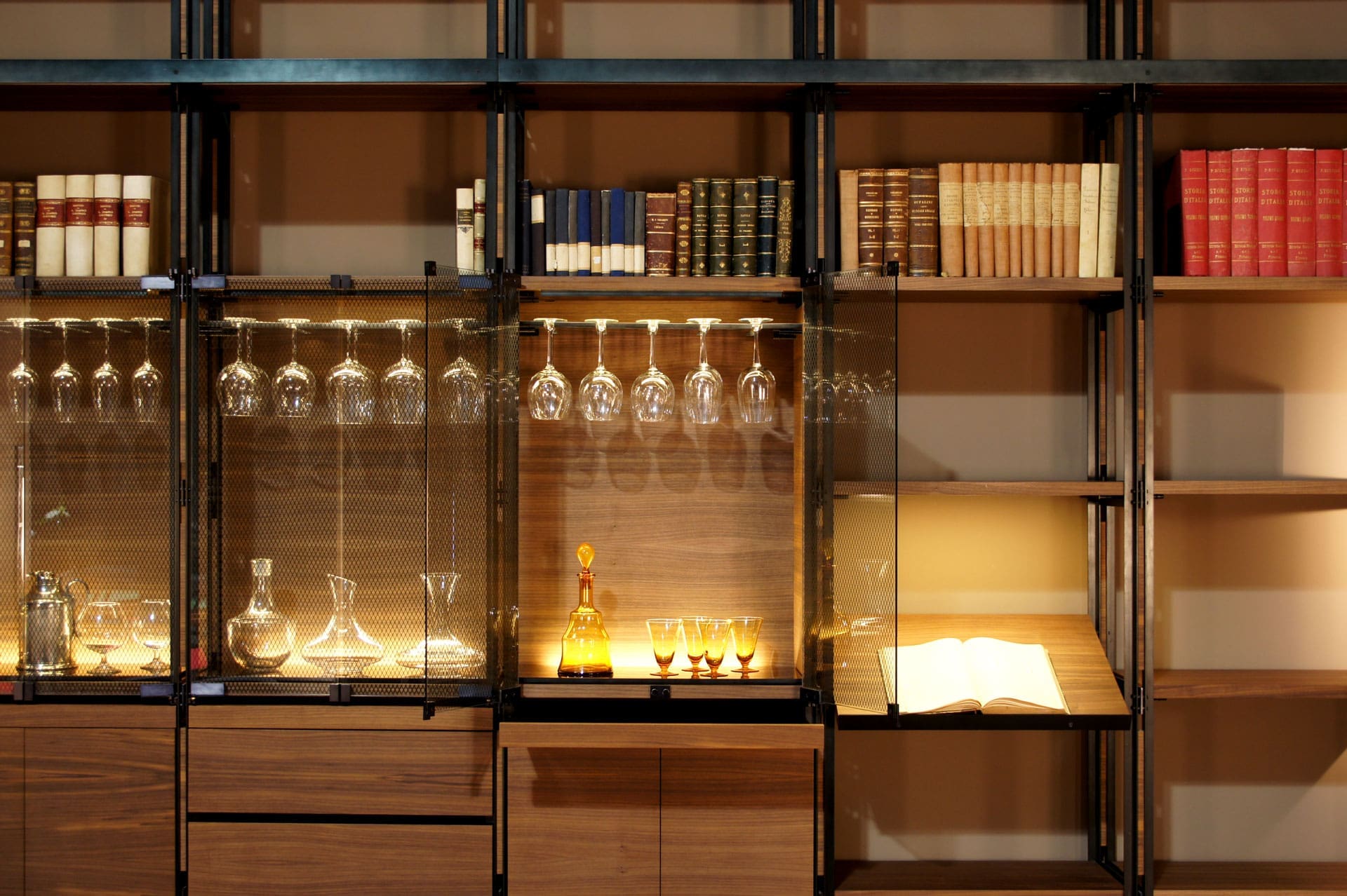 Tecnica Bookshelf