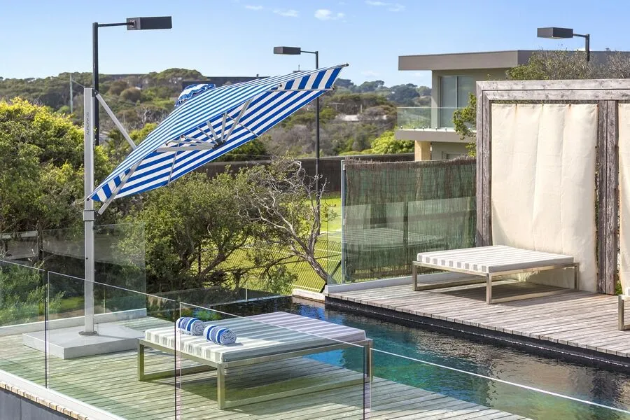Aurora Cantilever Umbrella