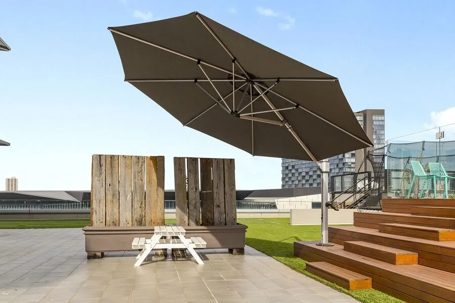 Eclipse Cantilever Umbrella